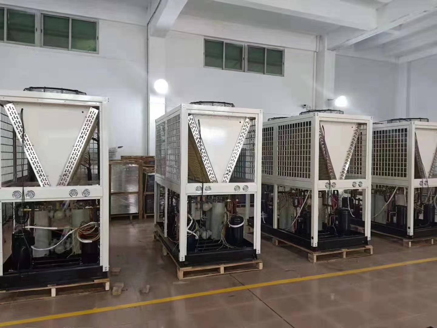 親！我是空氣能熱泵熱水器機(jī)組，下面讓我來(lái)自我介紹一下....